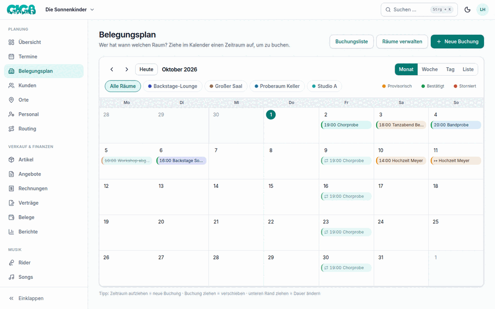 Belegungsplan im Monatskalender mit Räumen und Buchungen (Beispieldaten)
